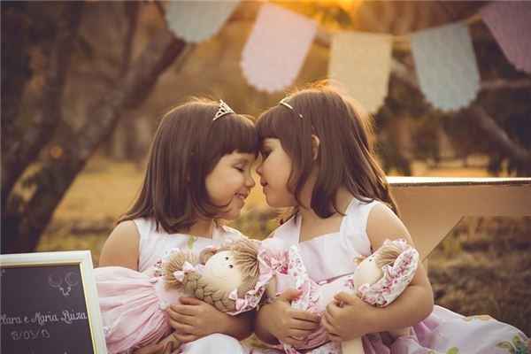 What does it mean to dream of twin sisters? What does it mean to dream of twin sisters?
