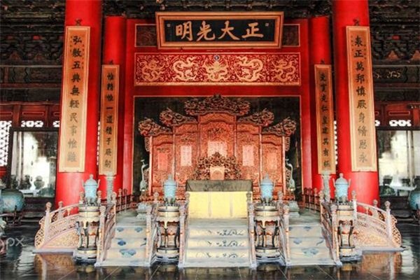 What does it mean to dream of an emperor? What does it mean to dream of an emperor?
