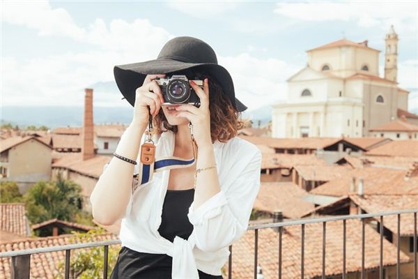 What does it mean to dream of someone taking your picture? What does it mean to dream of someone taking your picture?