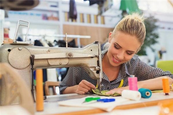 What does it mean to dream of a female seamstress? What does it mean to dream of a female seamstress?