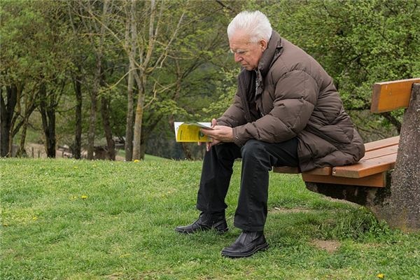 What does it mean to dream of your maternal grandfather? What does it mean to dream of your maternal grandfather?