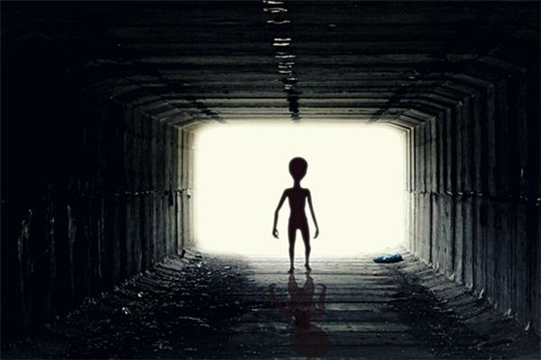 What does it mean to dream of strange people? What does it mean to dream of strange people?