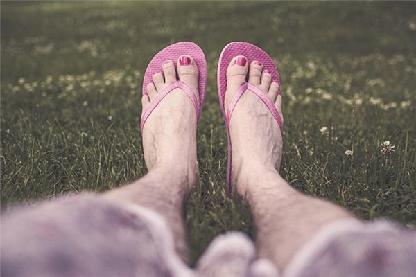 What does it mean to dream of having long hair on your hands and feet? What does it mean to dream of having long hair on your hands and feet?