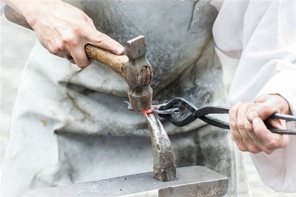 What does it mean to dream of a blacksmith? What does it mean to dream of a blacksmith?