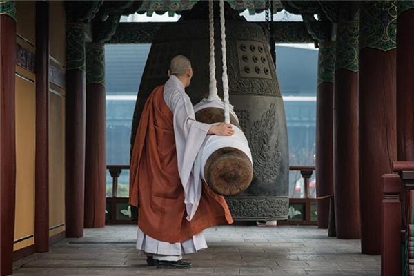 What does it mean to dream of a bell ringer? What does it mean to dream of a bell ringer?