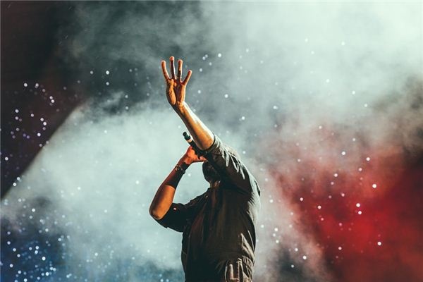 What does it mean to dream of a singer? What does it mean to dream of a singer?