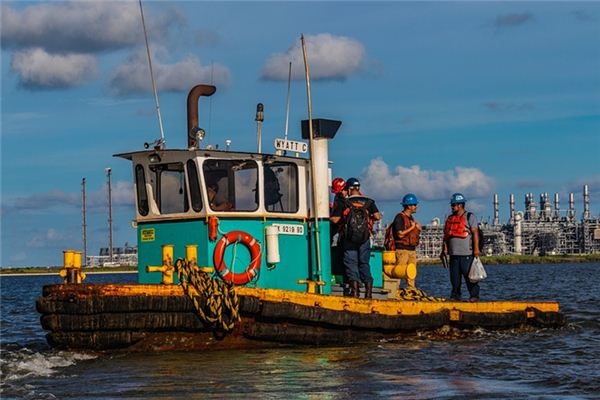 What does it mean to dream of crew members? What does it mean to dream of crew members?