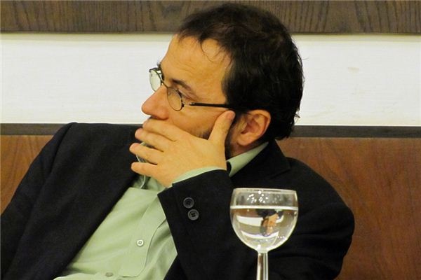 What does it mean to dream about politicians?