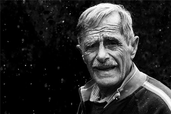What does it mean to dream of one's deceased maternal grandfather?