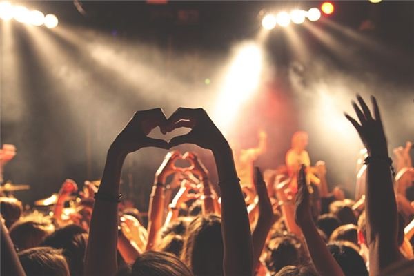 What does it mean to dream of fans? What does it mean to dream of fans?