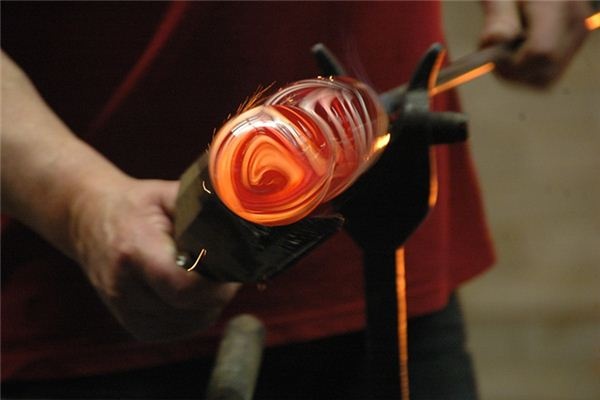What does it mean to dream of a glass worker? What does it mean to dream of a glass worker?