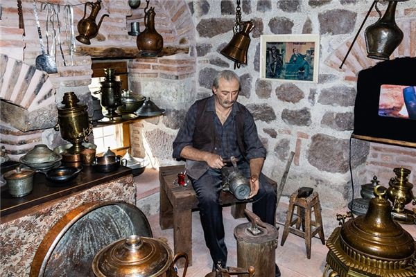 What does it mean to dream of a coppersmith? What does it mean to dream of a coppersmith?