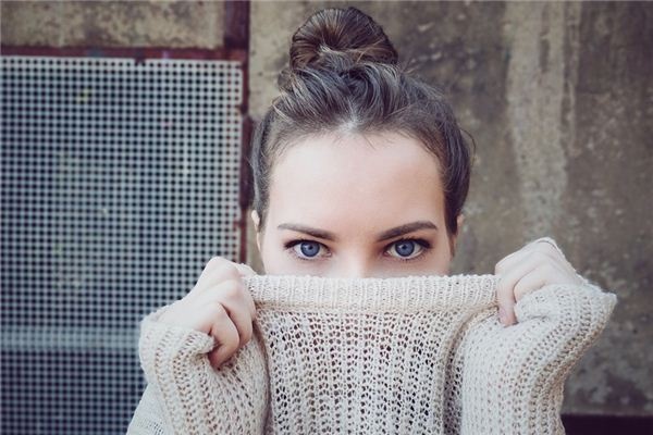 What does it mean to dream of blowing into your eyes? What does it mean to dream of blowing into your eyes?