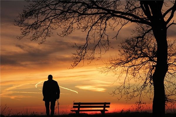 What does it mean to dream of an old man? What does it mean to dream of an old man?