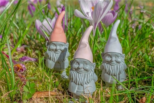 What does it mean to dream of dwarfs? What does it mean to dream of dwarfs?