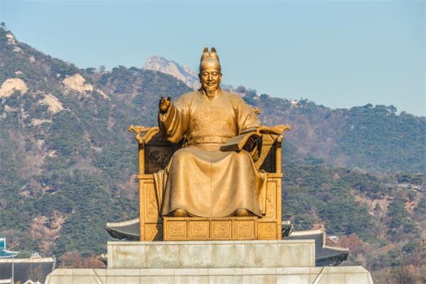 Dreaming of kings and monarchs