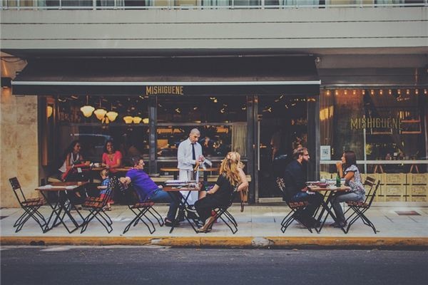 What does it mean to dream of customers? What does it mean to dream of customers?
