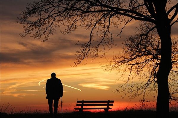 What does it mean to dream of an old person? What does it mean to dream of an old person?