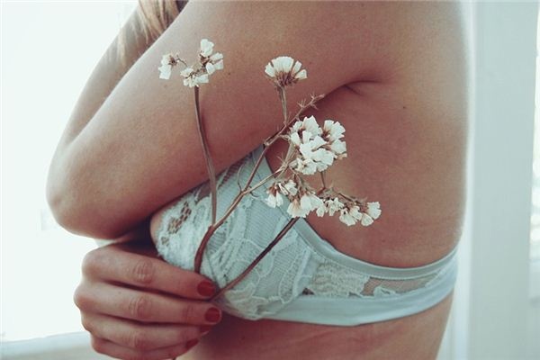 What does it mean to dream about breasts? What does it mean to dream about breasts?