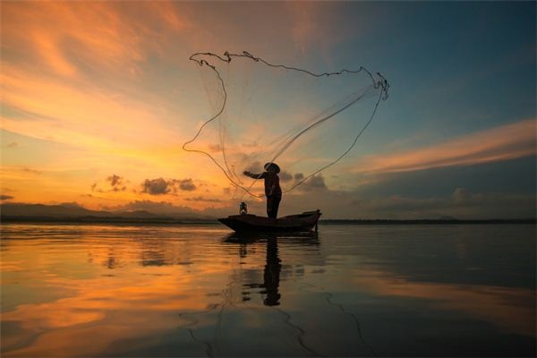 Dreaming of using fishing nets to catch fish