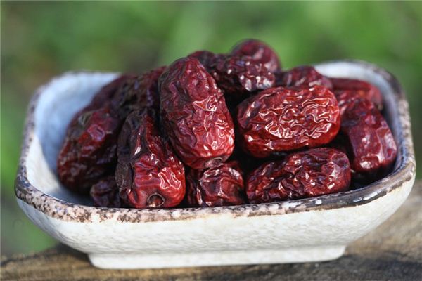 What does it mean to dream of dates? What does it mean to dream of dates?