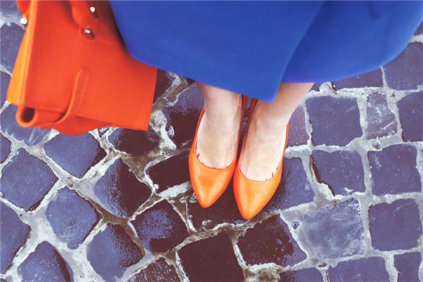 I dreamed of buying shoes but not paying for them.