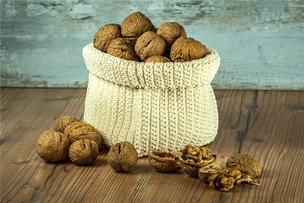 What does it mean to dream of nuts? What does it mean to dream of nuts?
