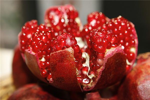 What does it mean to dream of pomegranates? What does it mean to dream of pomegranates?