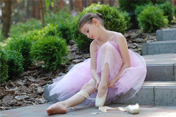 What does it mean to dream of a long dress? What does it mean to dream of a long dress?