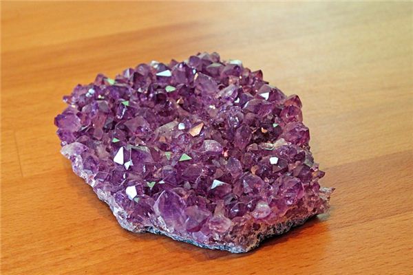 What does it mean to dream of amethyst? What does it mean to dream of amethyst?