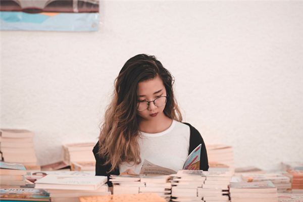 What does it mean to dream of books? What does it mean to dream of books?