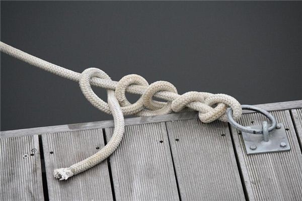 Dreaming of rope knots and thread knots