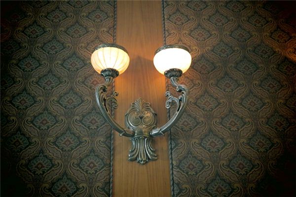 What does it mean to dream of decorative lamp stands? What does it mean to dream of decorative lamp stands?