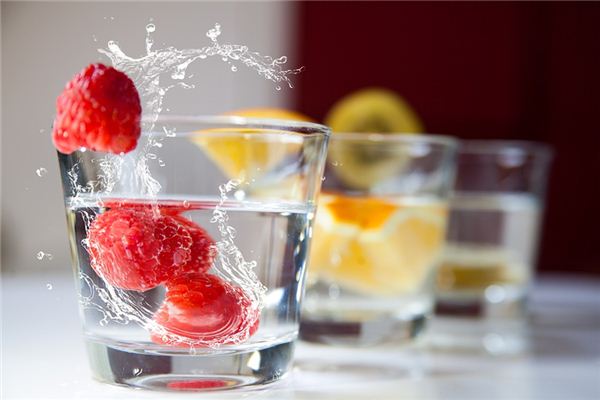 What does it mean to dream of a water cup?