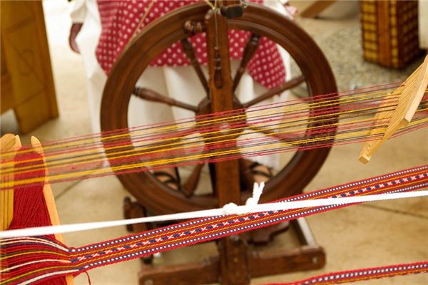 What does it mean to dream of a spinning wheel? What does it mean to dream of a spinning wheel?