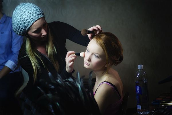 What does it mean to dream about cosmetics? What does it mean to dream about cosmetics?
