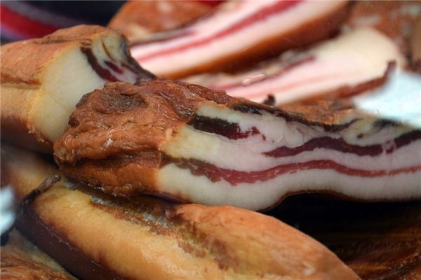 What does it mean to dream of cured meat?