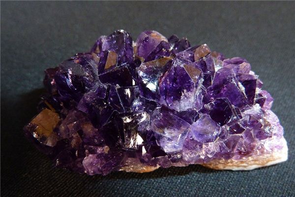 What does it mean to dream of gemstones? What does it mean to dream of gemstones?
