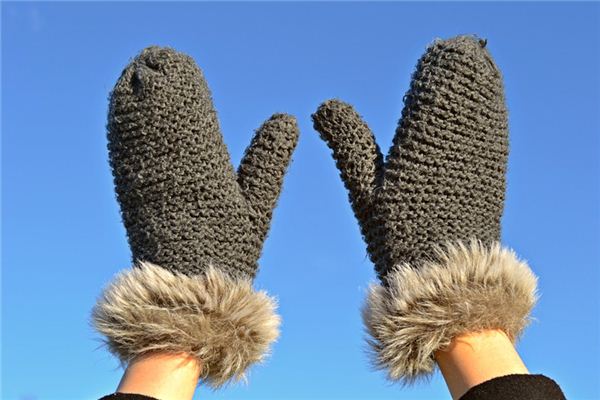 What does it mean to dream of gloves? What does it mean to dream of gloves?