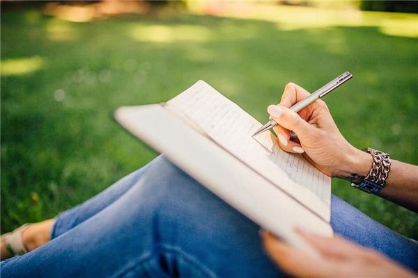Dreaming of poetry, writing poetry, and reading poetry