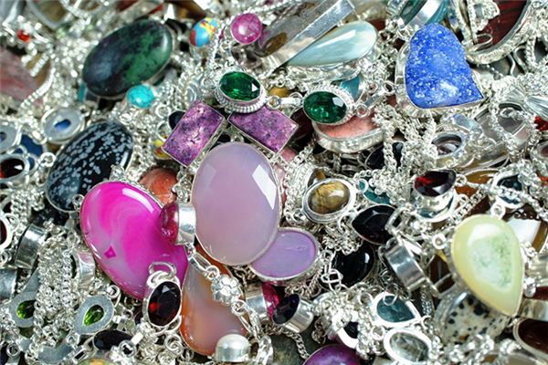 What does it mean to dream of gold and silver treasures? What does it mean to dream of gold and silver treasures?