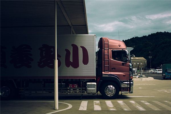 What does it mean to dream of a truck full of goods? What does it mean to dream of a truck full of goods?