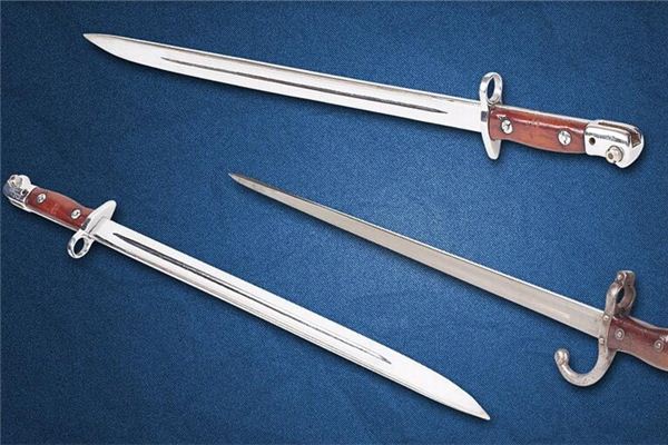 Dreaming of knives, forks and tridents