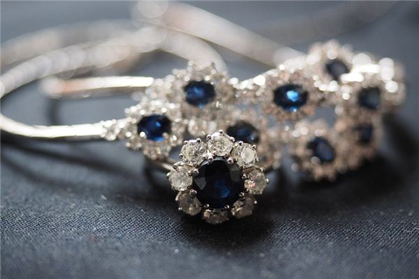 What does it mean to dream of sapphires? What does it mean to dream of sapphires?
