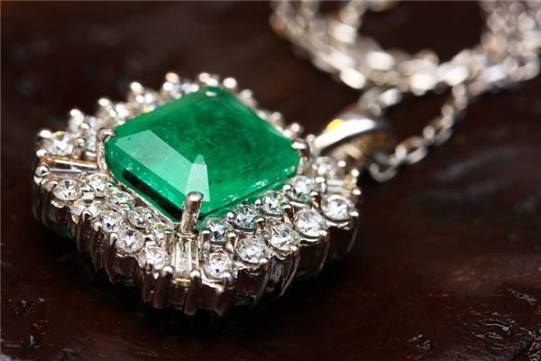 What does it mean to dream of jade? What does it mean to dream of jade?