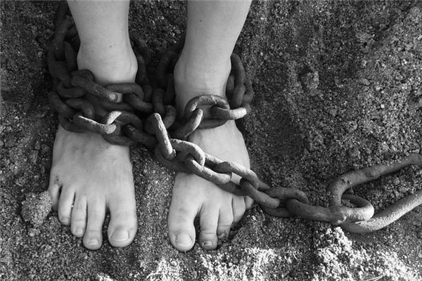 What does it mean to dream of shackles? What does it mean to dream of shackles?