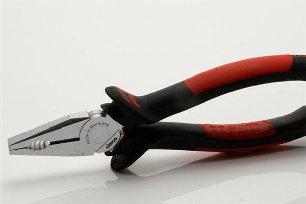 What does it mean to dream of pliers? What does it mean to dream of pliers?