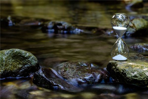 What does it mean to dream of an hourglass? What does it mean to dream of an hourglass?