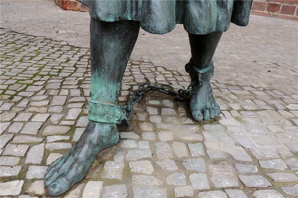 What does it mean to dream of shackles? What does it mean to dream of shackles?