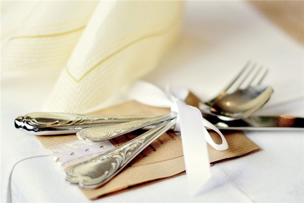 What does it mean to dream of knives and forks? What does it mean to dream of knives and forks?